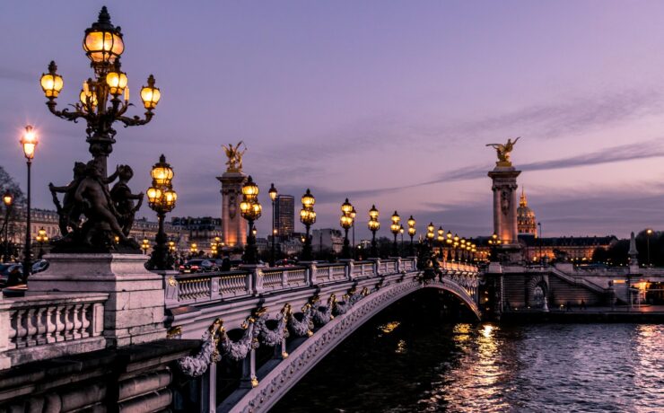 Ponte Alexandre III a Parigi di notte