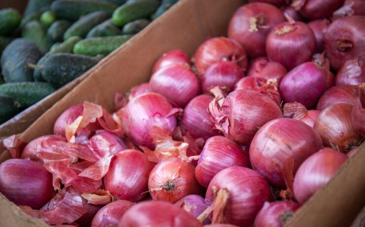 3. Onion

Onion has the same problem as chives, only it's much worse... in its case don't even think about eating it or cutting it, not even for lunch. They're "dangerous" in cooked dishes, but raw in salads, they'll be a "problem" for your date!