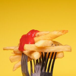 patatine fritte forchette ketchup fritto alimenti grassi