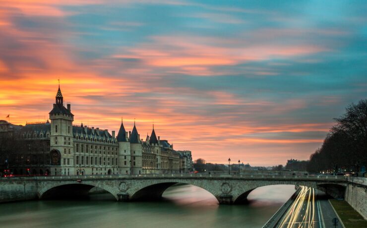 fiume senna, ponti di parigi, conciergerie