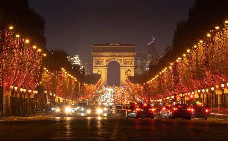 champs elysees a parigi di notte