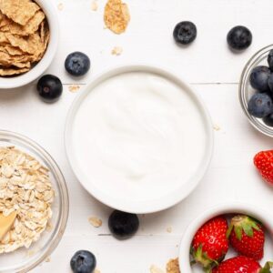 yogurt greco con frutta e avena